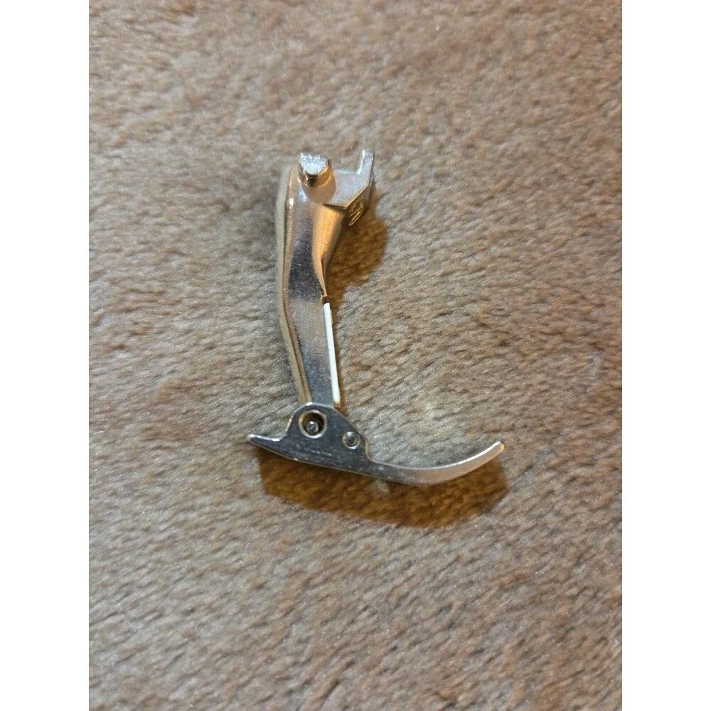 Genuine Bernina # 470 Foot, Overlock Pressed Foot - Old Style